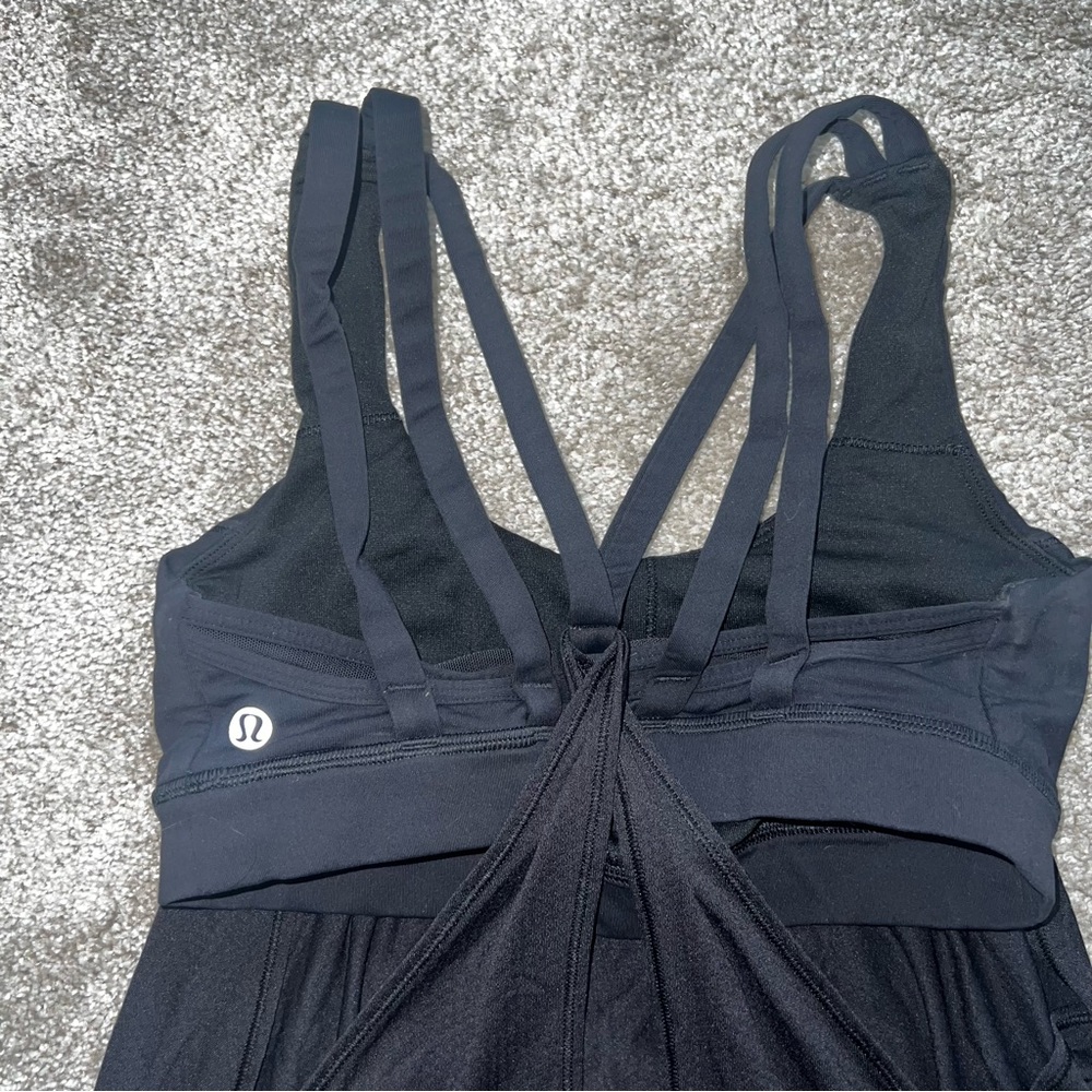 Lululemon top with bra - Picture 2 of 6